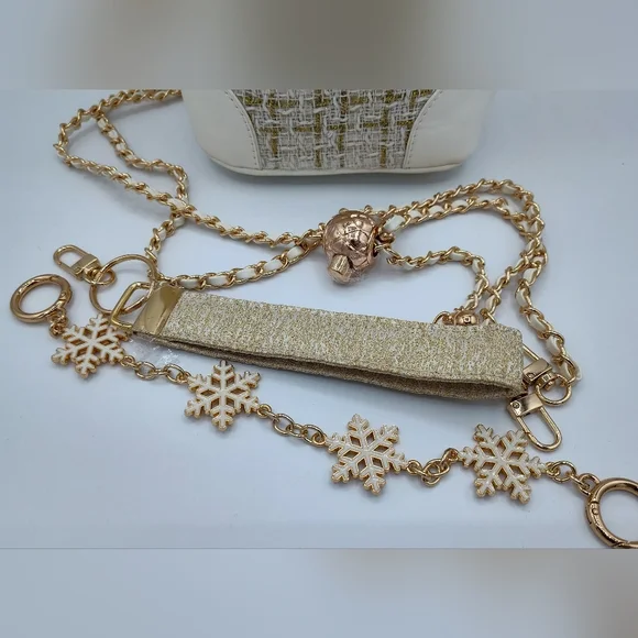 CHANEL Winter Tweed Make-up Bucket Bag Crossbody Gold Chain Snowflake GWP NIB - Picture 9 of 11